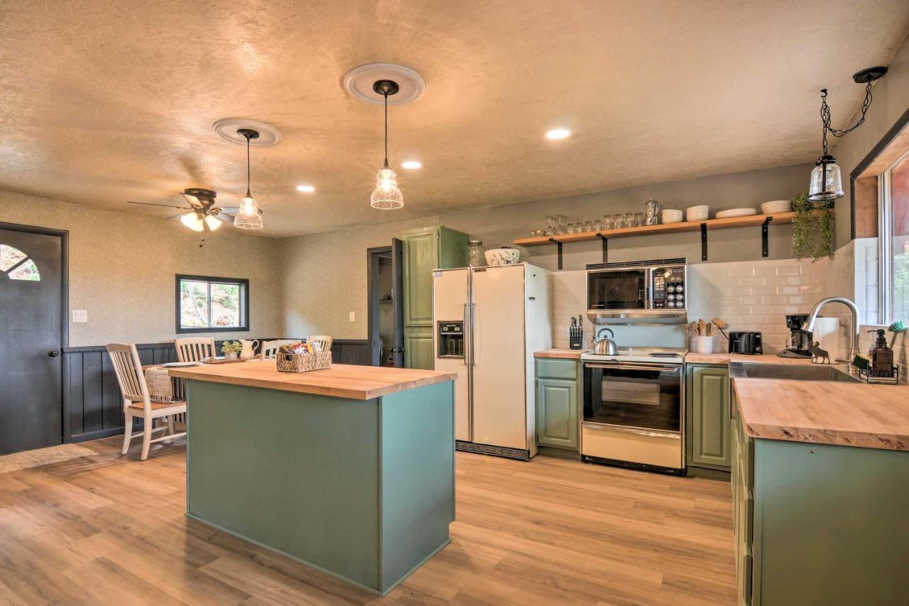 Pet-Friendly Duck Creek Village Retreat With Deck! Exterior photo