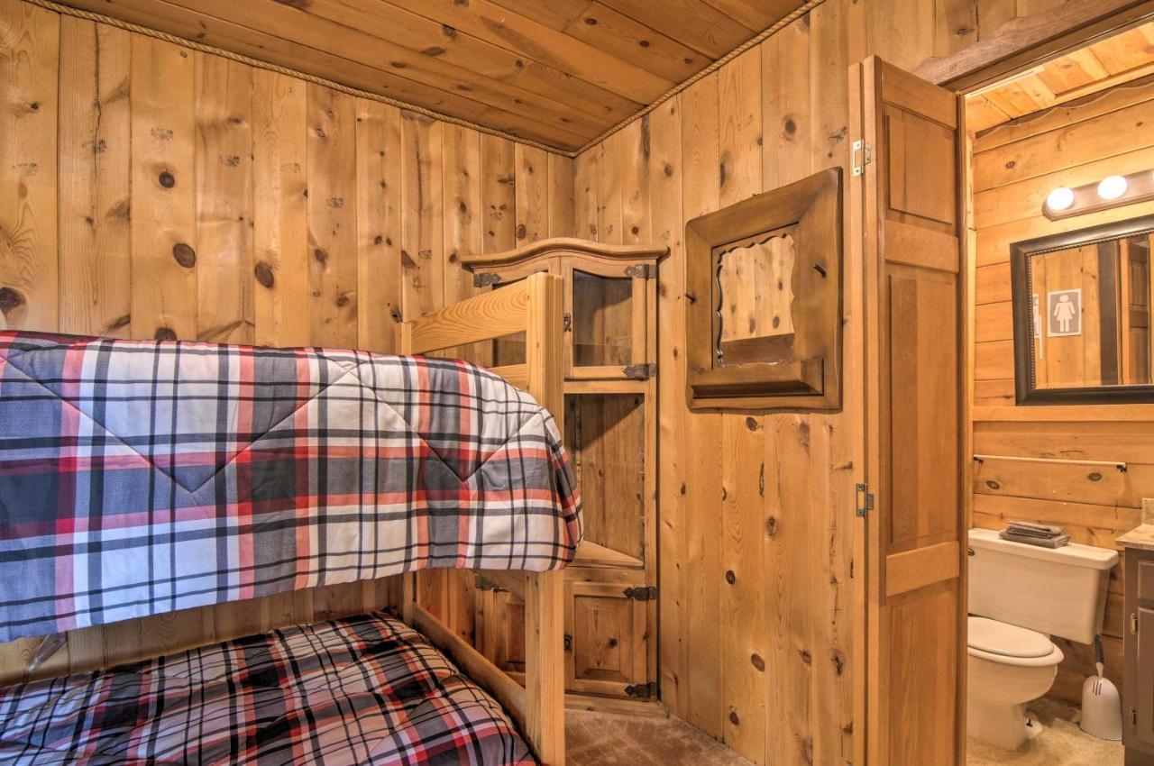 Pet-Friendly Duck Creek Village Retreat With Deck! Exterior photo