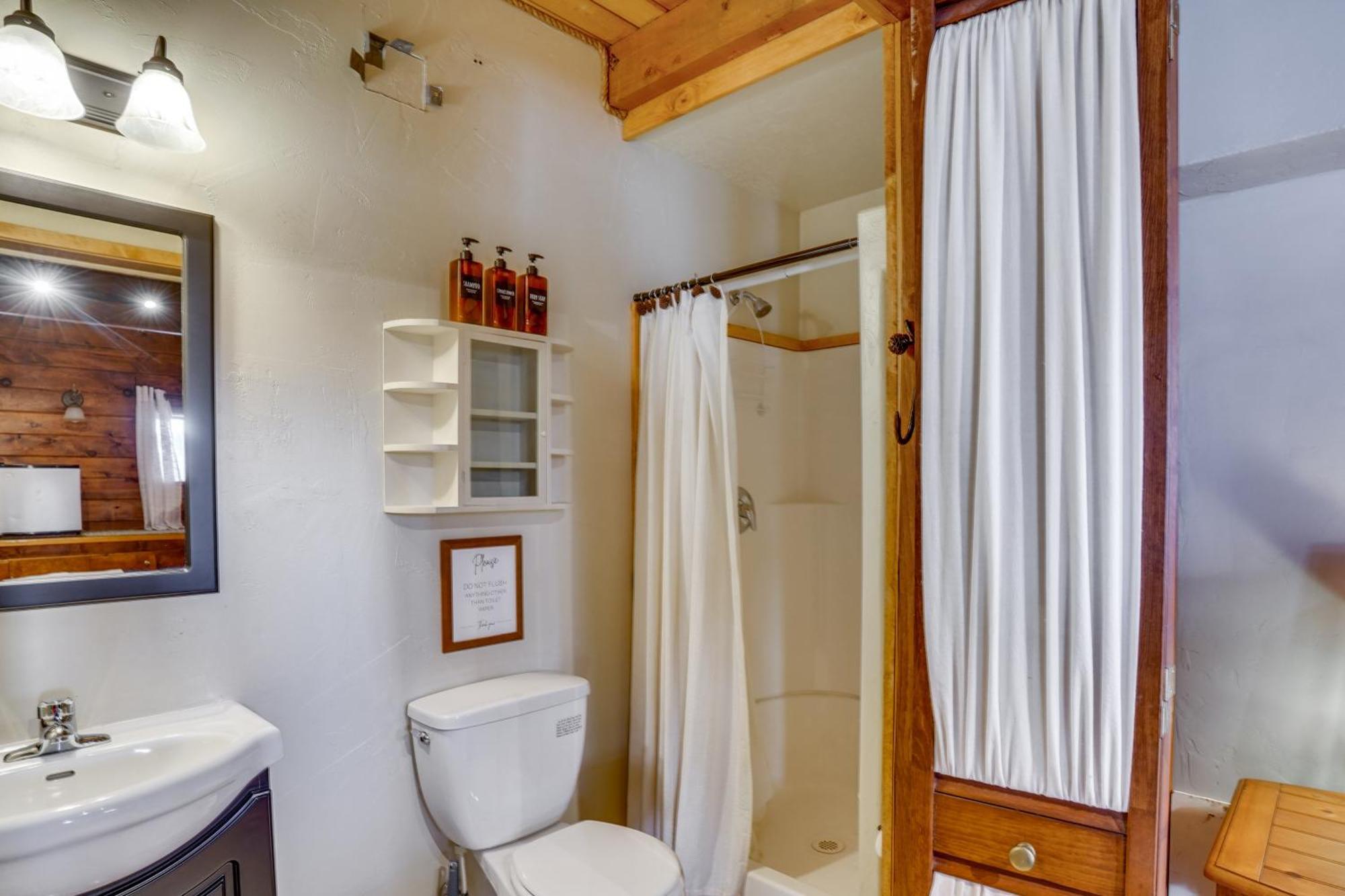 Pet-Friendly Duck Creek Village Retreat With Deck! Exterior photo