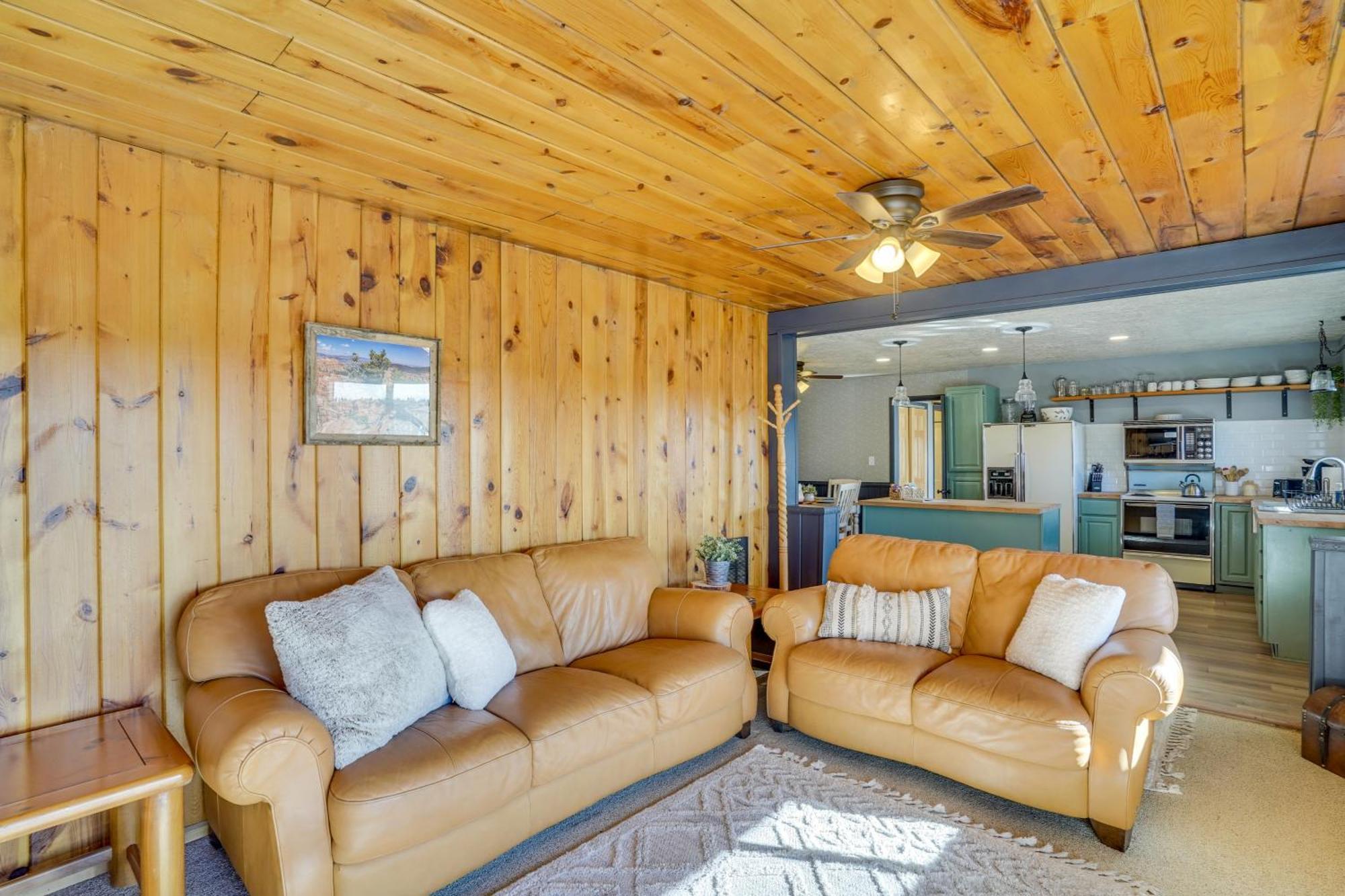 Pet-Friendly Duck Creek Village Retreat With Deck! Exterior photo