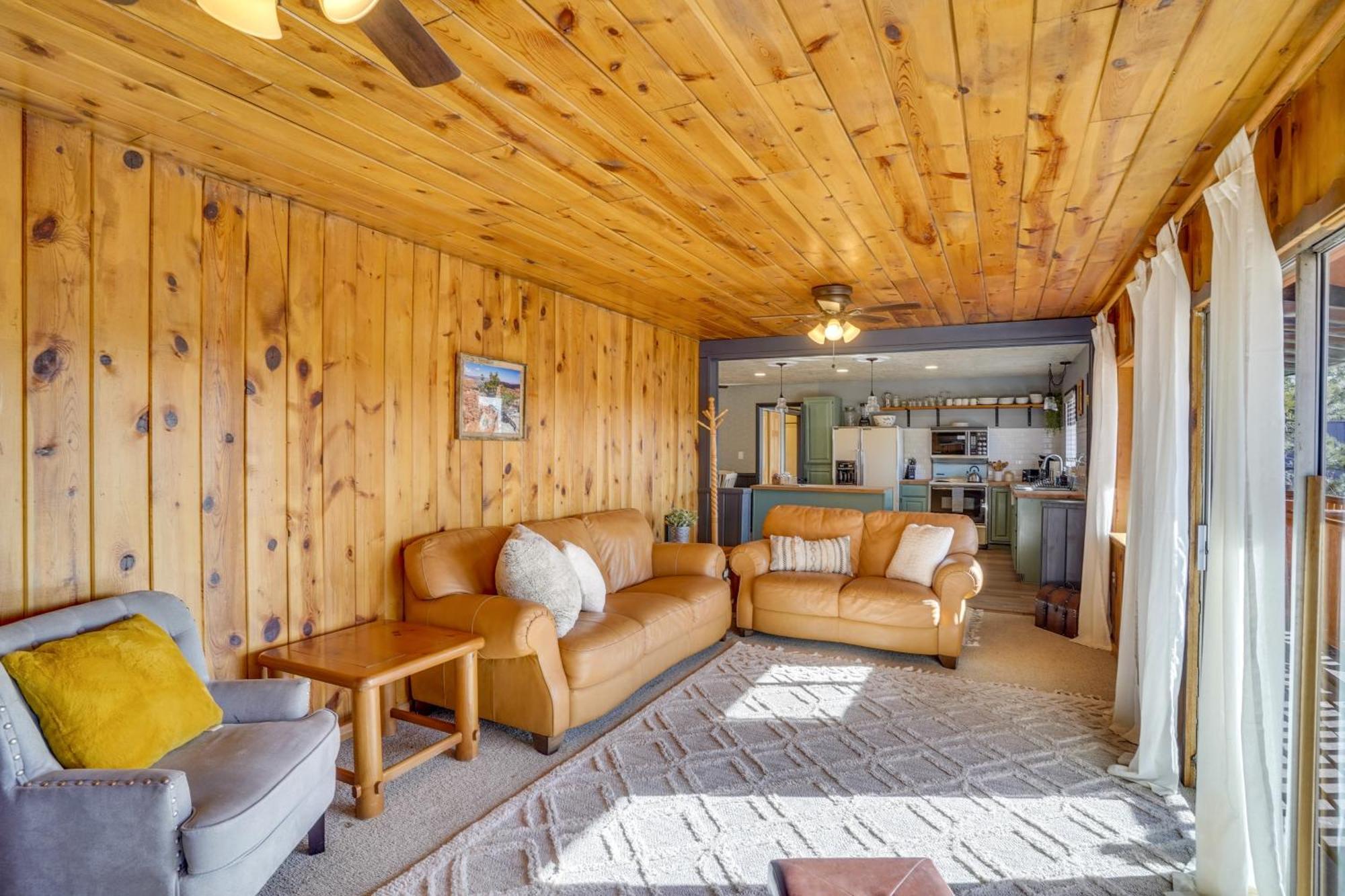 Pet-Friendly Duck Creek Village Retreat With Deck! Exterior photo